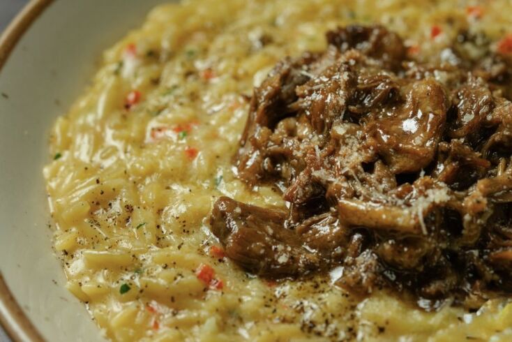 Συνταγή για γιουβέτσι με μοσχαρίσια ουρά από τον σεφ Δημήτρη Τζιοβάρα