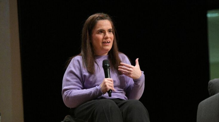 Η Μαρία Ιωαννίδου, συνομιλεί με τον Πάρι Μέξη στο Forum της ATHENS VOICE