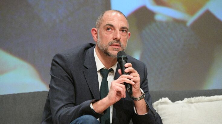 Ο σκηνογράφος, σκηνοθέτης και ραδιοφωνικός παραγωγός Πάρις Μέξης συνομίλησε με τη Μαρία Ιωαννίδου