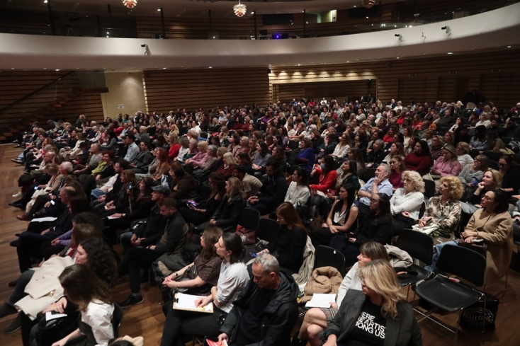 Γεμάτη η αίθουσα όπου πραγματοποιήθηκε το 2ο Forum της ATHENS VOICE για την Ανθεκτικότητα