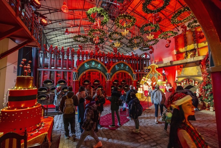 Η Αθήνα γιορτάζει (και δεν μένει σπίτι)