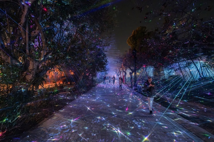 Η Αθήνα γιορτάζει (και δεν μένει σπίτι)