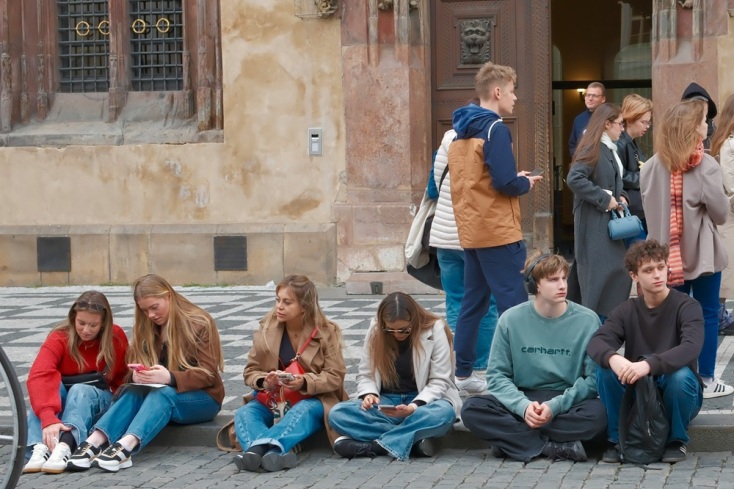 Από τα memes στην πολιτική πράξη: Ψηφιακή απήχηση, δημοσκοπική νομιμοποίηση και τα όρια της ευρωπαϊκής ενοποίησης