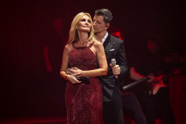 Βραδιές με Νατάσσα Θεοδωρίδου και Σάκη Ρουβά στο Έναστρον