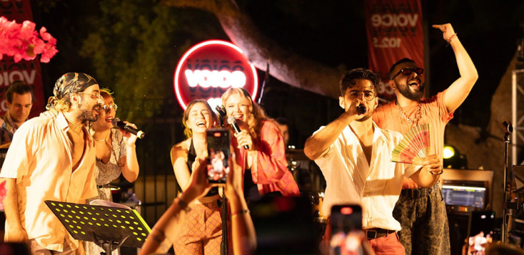 Το μπαλκόνι του Papazó από τον Voice 102.5 στη Δεξαμενή