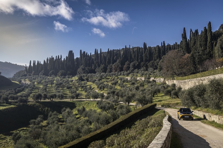 Οδηγούμε στην Τοσκάνη το νέο Aygo Cross Hybrid Electric, το 1ο υβριδικό στην κατηγορία του που δίνει άλλη διάσταση στην οικονομία