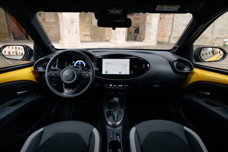 Οδηγούμε στην Τοσκάνη το νέο Aygo Cross Hybrid Electric, το 1ο υβριδικό στην κατηγορία του που δίνει άλλη διάσταση στην οικονομία