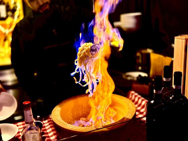 Λουκάνικα, μανιτάρια, Glühwein και χριστουγεννιάτικη μαγεία στο Weihnachtsmarkt του Βερολίνου