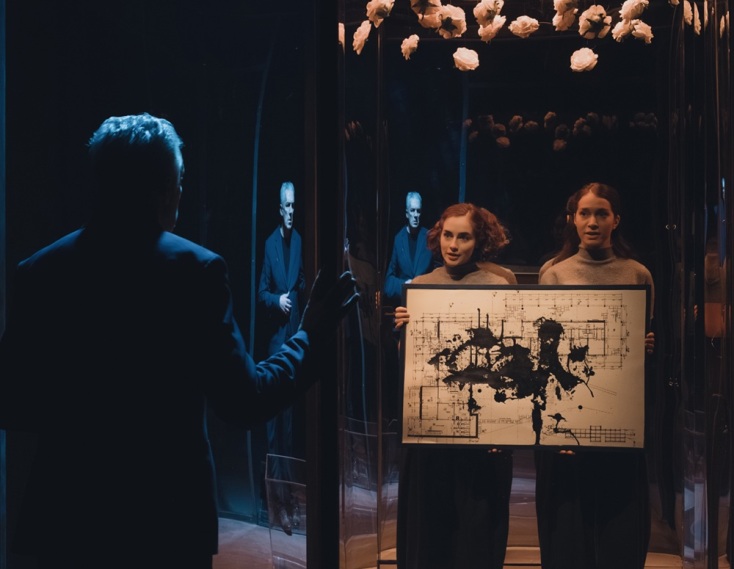 Γιώργος Σκεύας: Επιστρέφω στην ιστορία του θεάτρου όπως ο ζωγράφος στην παράδοση