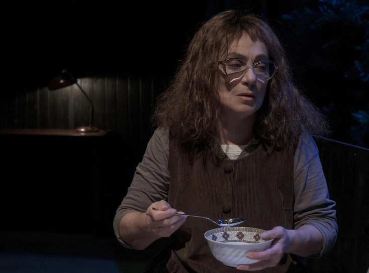 Η Φιλαρέτη Κομνηνού στο «Misery» στο θέατρο Άνεσις © Πάτροκλος Σκαφίδας