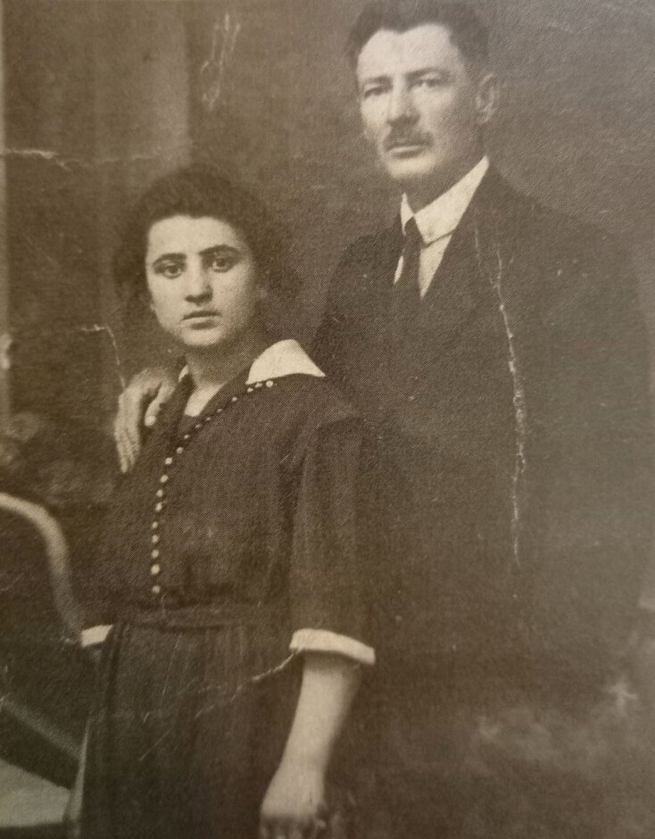 Έλλη Ζάχου η μητέρα του Κώστα Ταχτσή, με τον πατέρα της Θεόδωρο Ζάχο