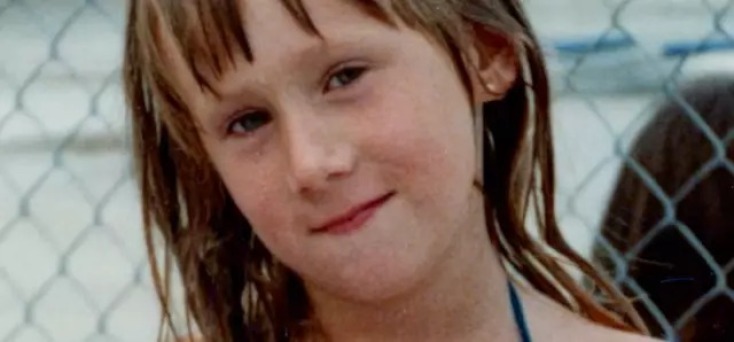 Ο Τζιμ μεγάλωσε ως Κρίστι, σαν ένα κορίτσι που όμως η εμφάνισή του του δημιουργούσε προβλήματα 