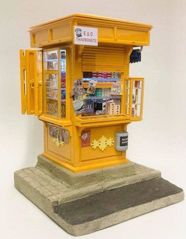 Έργο του εικαστικού Ανδρέα Finch (Finch of Athens) από την έκθεση «Περί Πτερύγων Ανέμων – Τα Αθηναϊκά Περίπτερα», που παρουσιάζεται στο Πνευματικό Κέντρο του Δήμου Αθηναίων (Ακαδημίας 50) από τις 22/1 έως τις 22/2/2026 