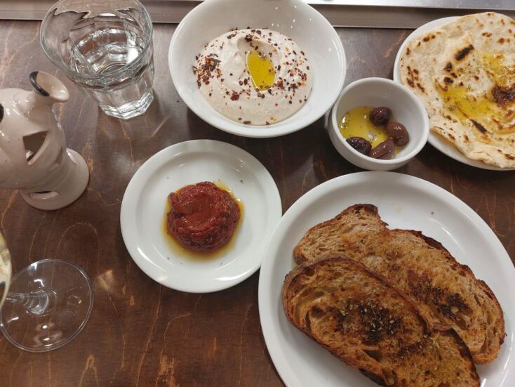 Φλάρος: Το νέο, σύγχρονο καφενείο στο Παγκράτι