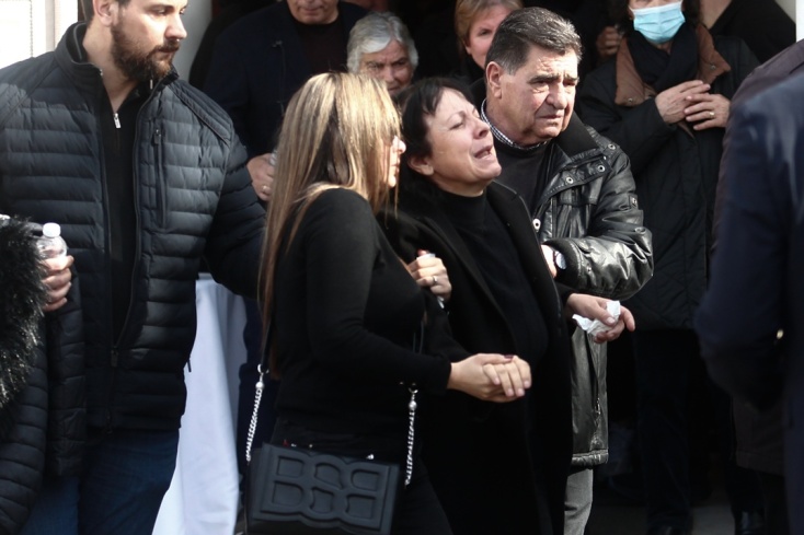 Βιολάντα: Θρήνος στην κηδεία της 44χρονης Ελένης - Συντετριμμένη η οικογένειά της