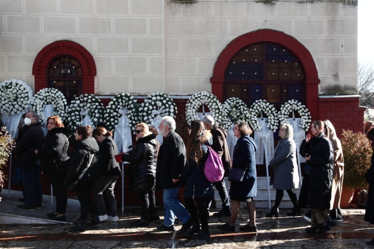 Βιολάντα: Θρήνος στην κηδεία της 44χρονης Ελένης - Συντετριμμένη η οικογένειά της