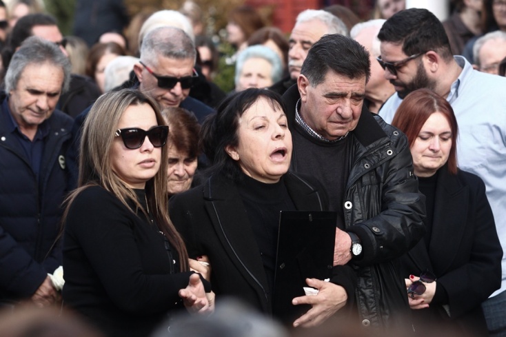 Βιολάντα: Θρήνος στην κηδεία της 44χρονης Ελένης - Συντετριμμένη η οικογένειά της