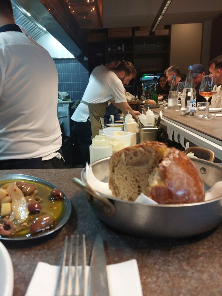 Thirio, Σύνταγμα