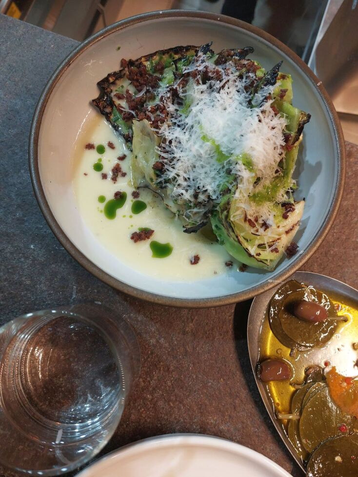 Παραπούλια με μυρωδικά, μπούκοβο και τραγανό σουτζούκι