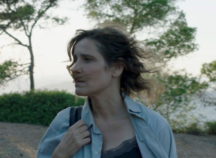 Η Αγγελική Παπούλια στο "Τόσο κοντά, τόσο μακριά" της Αλίκης Δανέζη Κνούτσεν