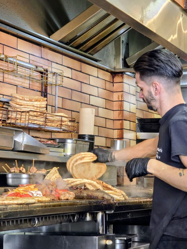 Ψωνίζοντας φθηνά και καλά στη Σκεπαστή Αγορά της Καλλιθέας