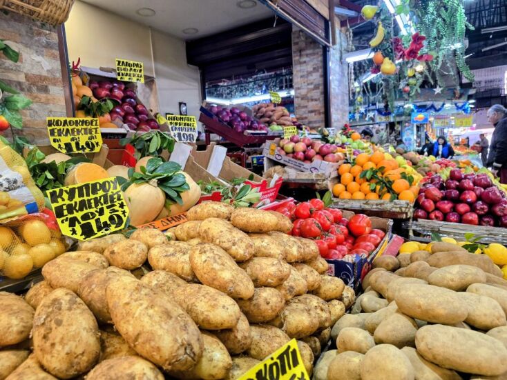 Ψωνίζοντας φθηνά και καλά στη Σκεπαστή Αγορά της Καλλιθέας