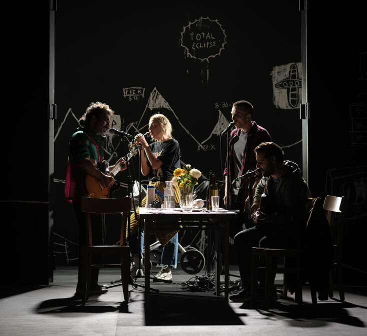 «Ο εχθρός του λαού» στο θέατρο Κνωσός