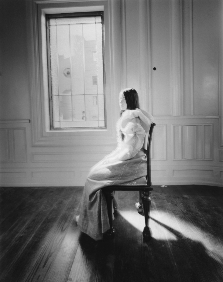 Η Στέγη Ιδρύματος Ωνάση παρουσιάζει τη μεγαλύτερη έκθεση φωτογραφίας του Γιώργου Λάνθιμου, με 182 έργα και νέο υλικό από τις ταινίες και την Ελλάδα.