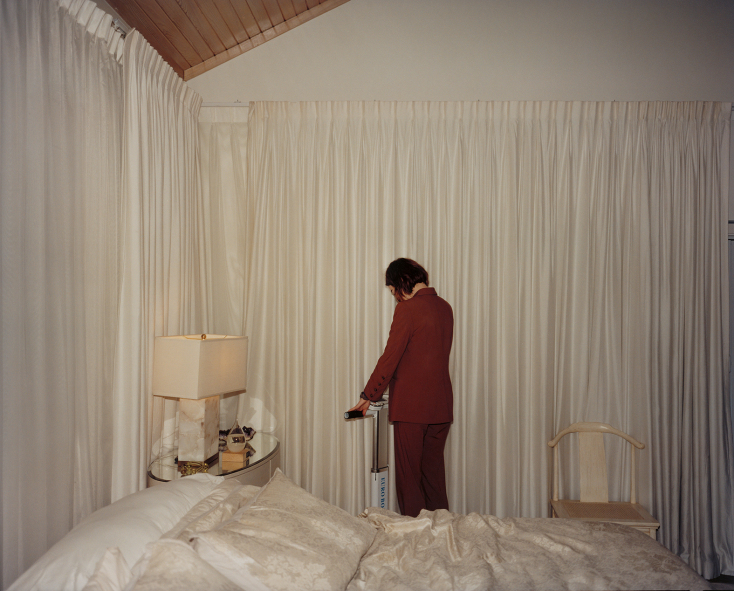 Η Στέγη Ιδρύματος Ωνάση παρουσιάζει τη μεγαλύτερη έκθεση φωτογραφίας του Γιώργου Λάνθιμου, με 182 έργα και νέο υλικό από τις ταινίες και την Ελλάδα.