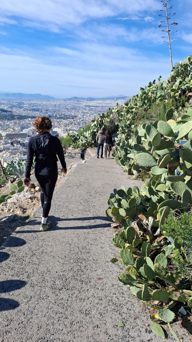 Άσκηση στον Λυκαβηττό με θέα την πόλη