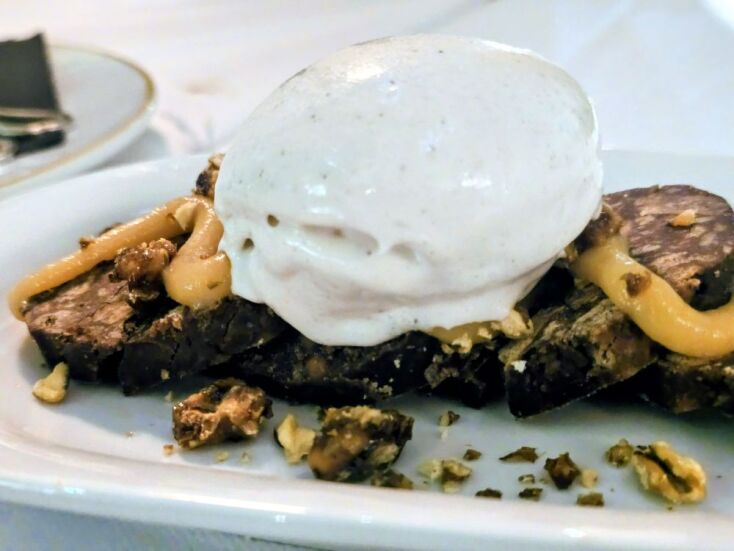 Δώδεκα Πιάτα