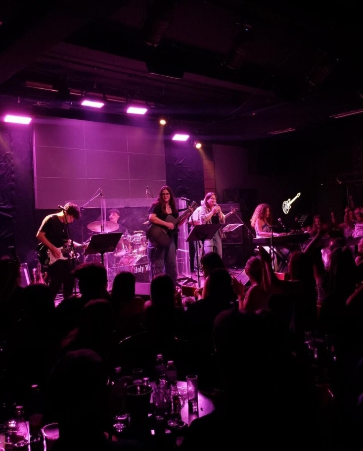 «Γυαλιά Καρφιά» αυτές τις Απόκριες: Το νεανικό live που αναμένεται να τα σπάσει όλα