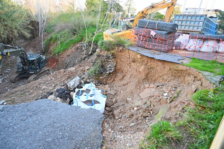 Αυτοψία Χαρδαλιά στο ρέμα της Πικροδάφνης - Σε εξέλιξη τα έργα μετά τις πλημμύρες του Δεκεμβρίου