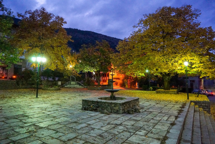 Η πλατεία της Αμφίκλειας