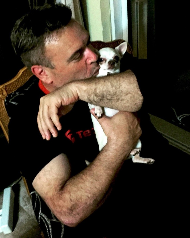 Μανώλης Λιδάκης (1960-2025): Το οδοιπορικό του πιο αισθαντικού τραγουδιστή των τελευταίων ετών