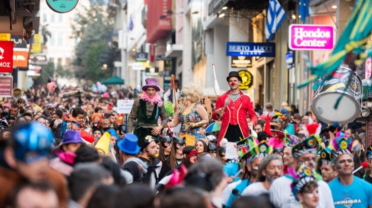H αποκριάτικη παρέλαση θα κατηφορίσει την οδό Ερμού και από την Αιόλου θα καταλήξει στην πλατεία Κοτζιά