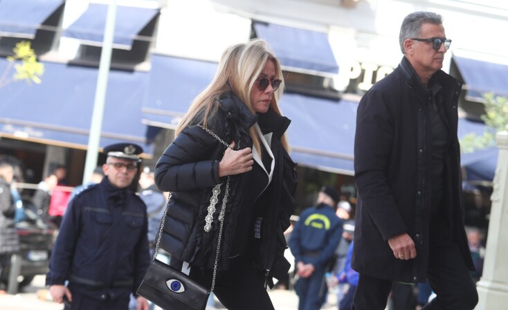 Η Μαριάννα Λάτση στην κηδεία της Ελένης Γλύκατζη-Αρβελέρ
