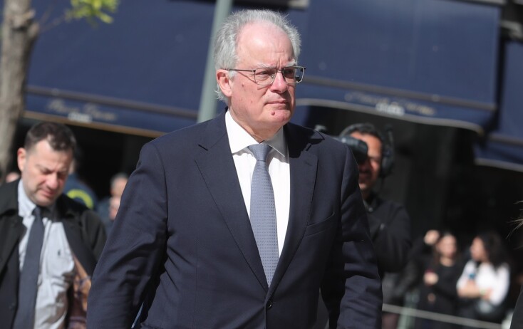 O Kωνσταντίνος Τασούλας στην κηδεία της Ελένης Γλύκατζη-Αρβελέρ