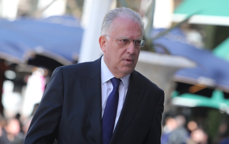 Ο Τάκης Θεοδωρικάκος στην κηδεία της Ελένης Γλύκατζη-Αρβελέρ