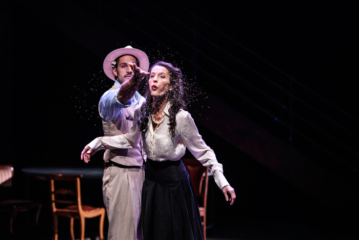 «Το Τρίτο Στεφάνι» του Κώστα Ταχτσή στο Σύγχρονο Θέατρο © Ελίνα Γιουνανλή