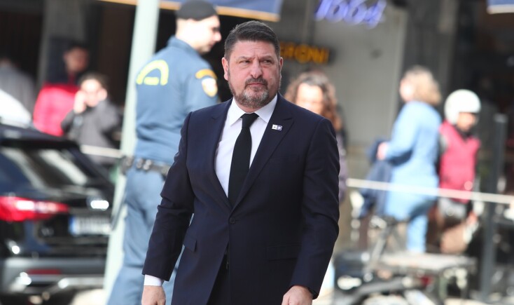 Ο Νίκος Χαρδαλιάς στην κηδεία της Ελένης Γλύκατζη-Αρβελέρ