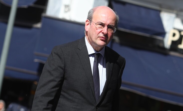 O Κωστής Χατζηδάκης στην κηδεία της Ελένης Γλύκατζη-Αρβελέρ