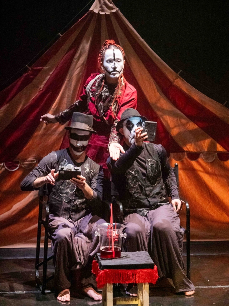 Dirty Granny Tales: Ο συνθέτης Σταύρος Μητρόπουλος μιλάει για την παράσταση «The Philanthropist», που ταιριάζει μουσική, κουκλοθέατρο, θεατρική κίνηση και animation.