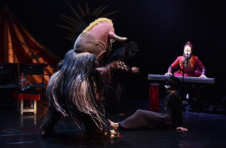 Dirty Granny Tales: Ο συνθέτης Σταύρος Μητρόπουλος μιλάει για την παράσταση «The Philanthropist», που ταιριάζει μουσική, κουκλοθέατρο, θεατρική κίνηση και animation.