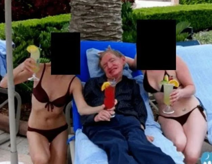 Ο Στίβεν Χόκινγκ σε φωτογραφία που βρέθηκε από τα αρχεία του Επστάιν 