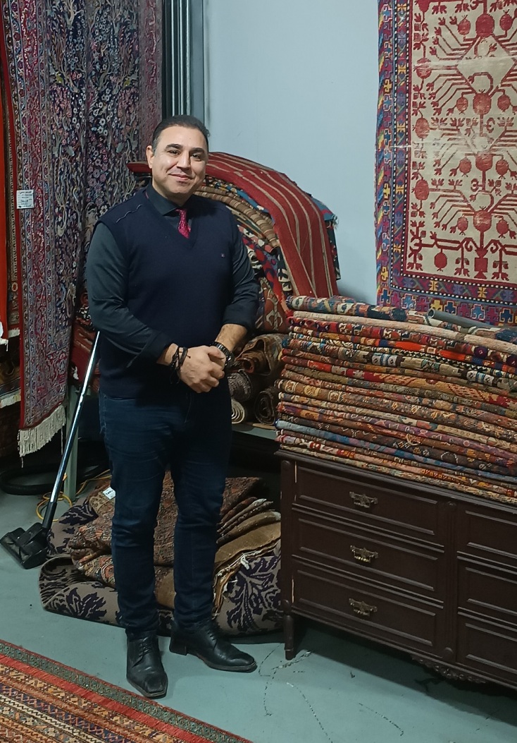 Ο Χαμίντ φέρνει την ιρανική παράδοση του χαλιού στη Νέα Ιωνία