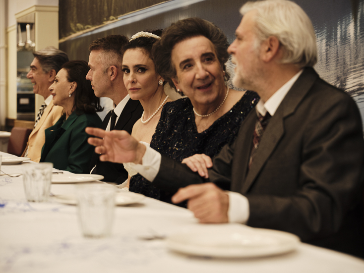 Δείτε τις πρώτες φωτογραφίες από το «Τζένη Τζένη» σε σκηνοθεσία Νίκου Καραθάνου - Πρεμιέρα 23 Απριλίου στο Δημοτικό Θέατρο Πειραιά με έναν λαμπερό θίασο.