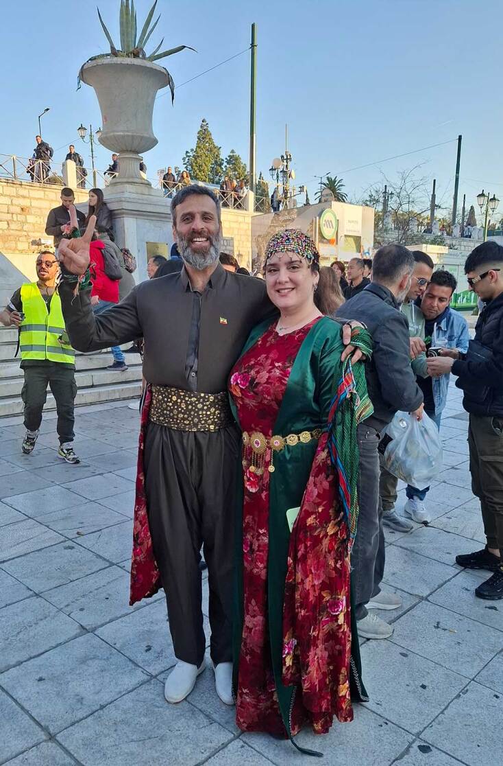 Ιρανοί πανηγυρίζουν στην πλατεία Συντάγματος για τον θάνατο του Αγιατολάχ Χαμενεΐ