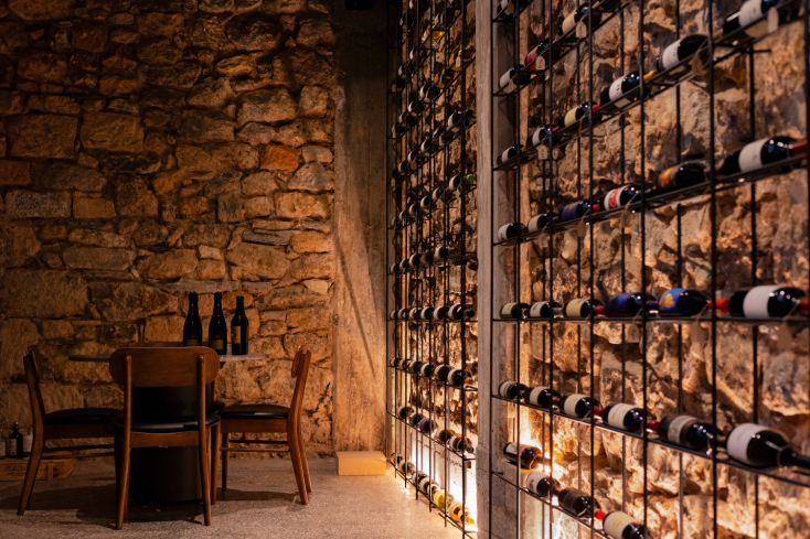 Ο χώρος του κελαριού για wine tasting