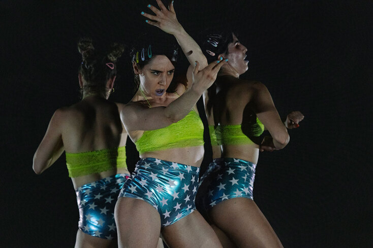 Η Ιωάννα Πορτόλου και η ομάδα χορού Griffón παρουσιάζουν το "Superstar" στο ΠΛΥΦΑ 